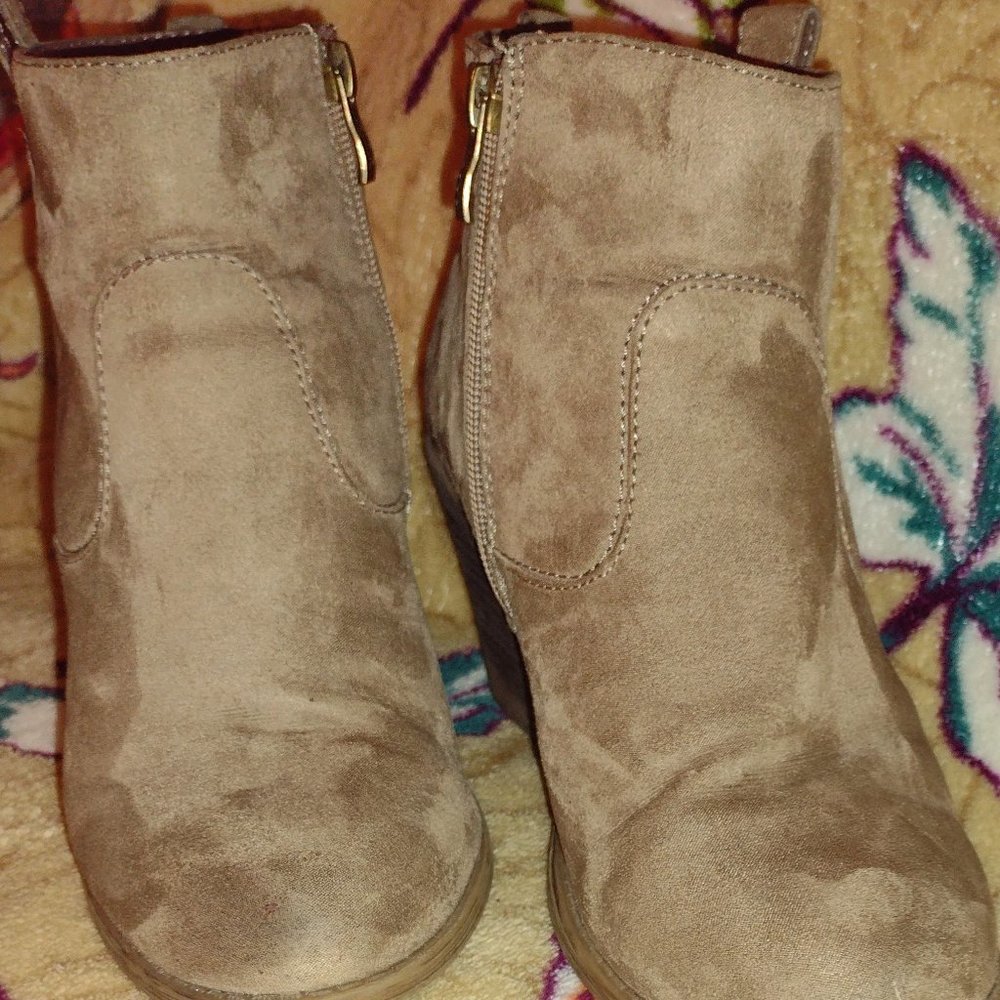 Chelsea M Brown Suede Ankle Boots